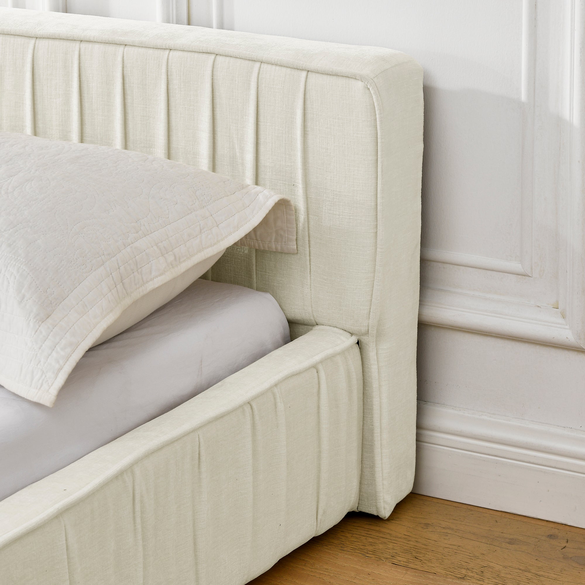 Queen Size Upholstered Bed Frame with Chenille fabric with pleated design,Grounded Queen Size Platform Bed with Headboard and Solid Frame. No Box Spring Needed(88"*67"*23.5")