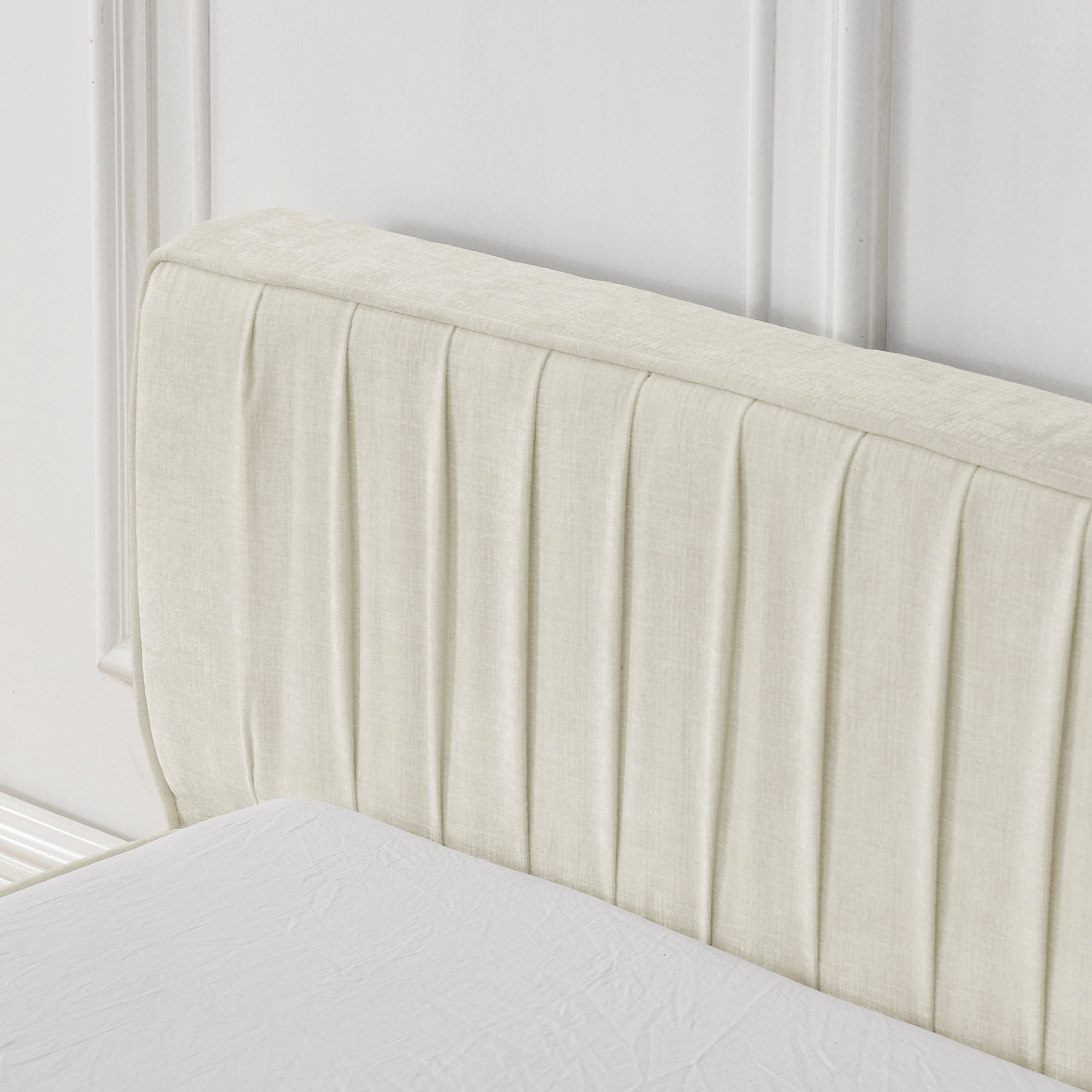 Queen Size Upholstered Bed Frame with Chenille fabric with pleated design,Grounded Queen Size Platform Bed with Headboard and Solid Frame. No Box Spring Needed(88"*67"*23.5")